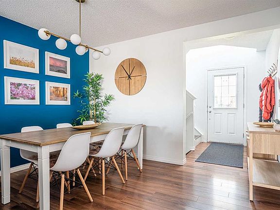 3rd image of 224 S Viewpointe Ter