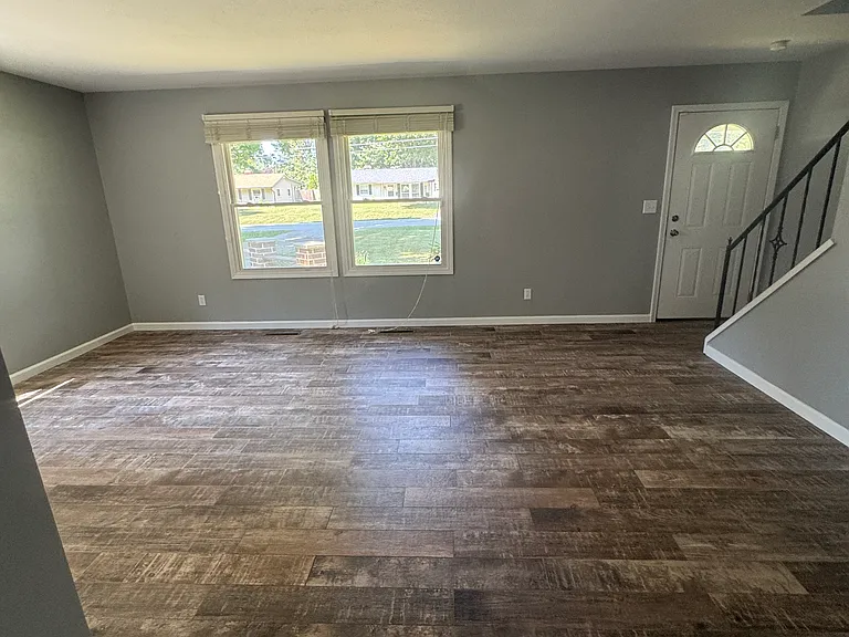 6355 Southgrove Rd — Photo 2
