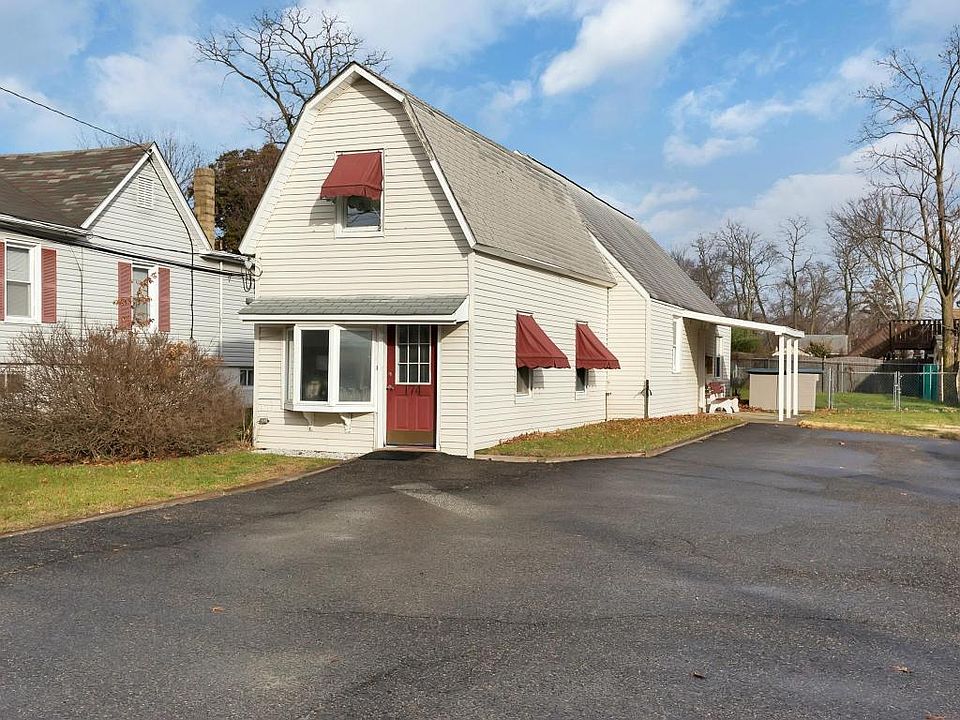 1st image of 174 W Sylvania Ave
