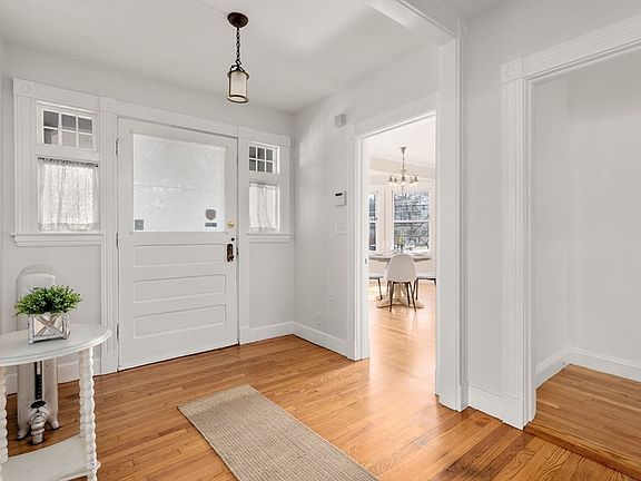 4th image of 30 Firglade Ave