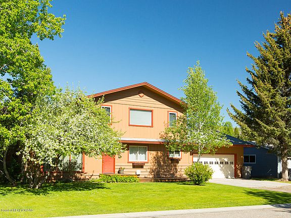2nd image of 45 Wapiti Dr