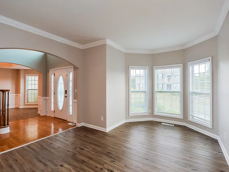 2408 Hyde Park Ct — Photo 9