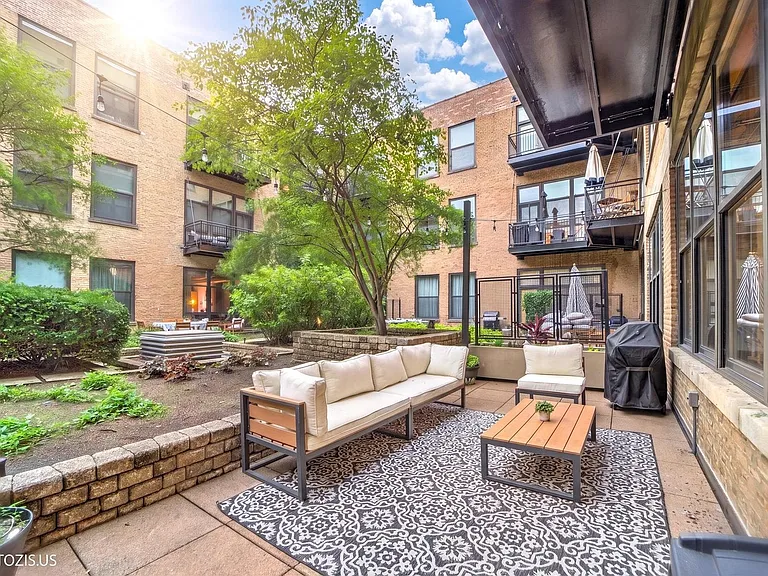 1040 W Adams St #422 — Photo 33