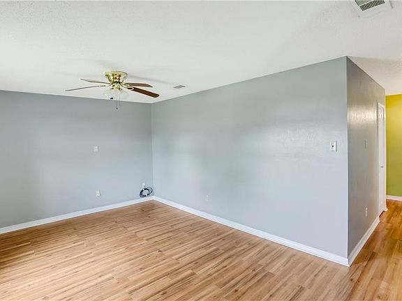 4th image of 345 Timberwood Dr