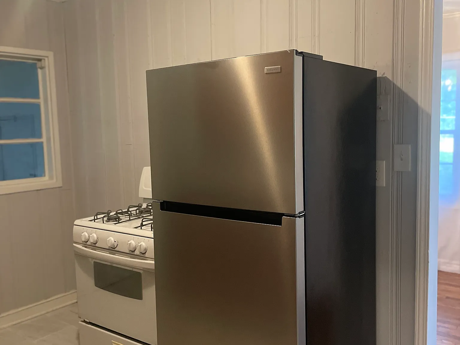 2 bed, 1047 sqft, $1,600 — Photo 2