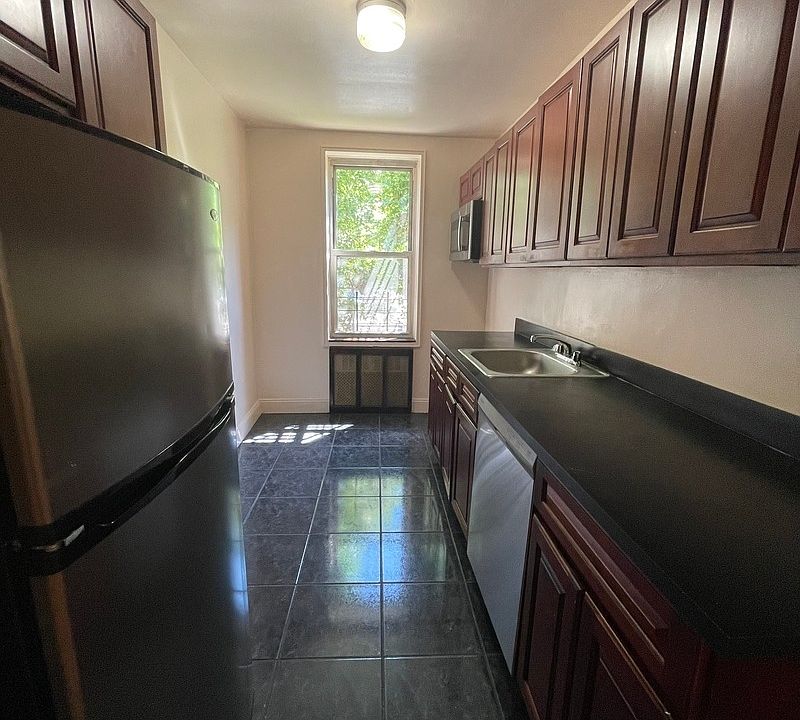 1st image of 142-10 Roosevelt Ave #119