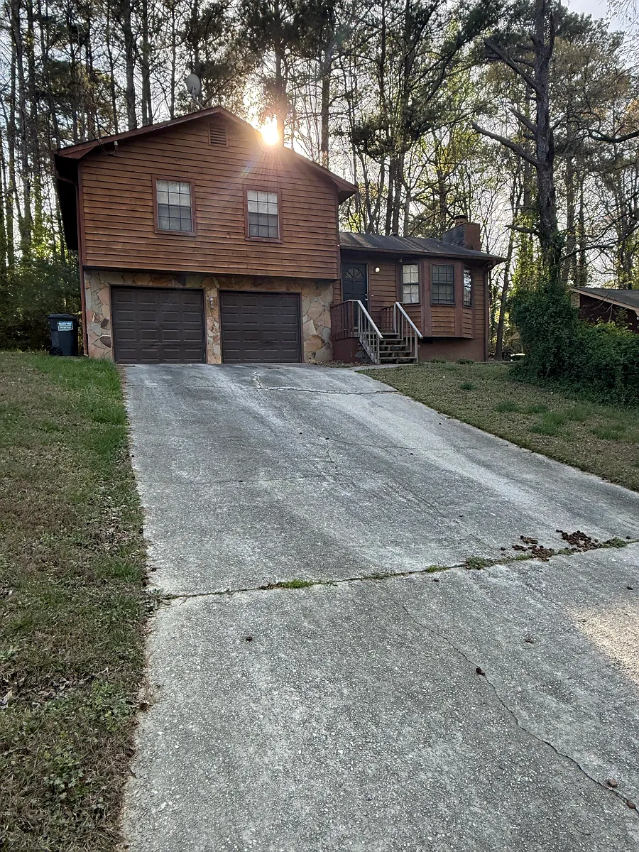 Building Photo - 4047 Tanglewood Rd