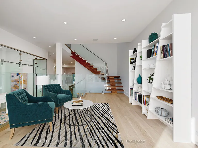 178 Joicey Blvd — Photo 6