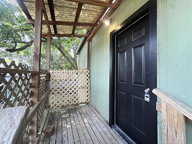 910 N Washington St — Photo 5