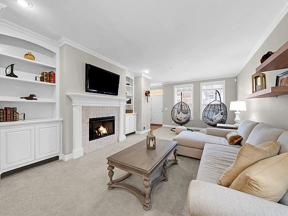 3rd image of 3211 Camden Dr