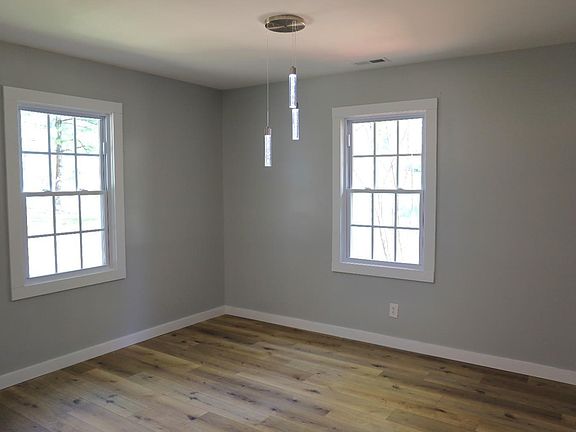 4th image of 541 Charles Dr