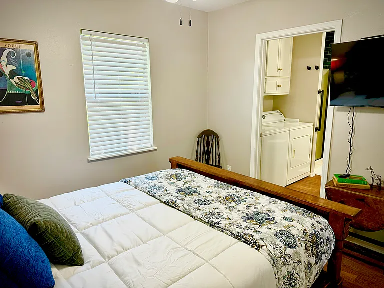 410 N Peters Ave — Photo 22