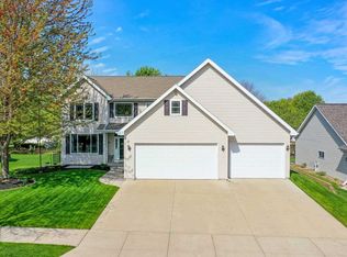 116 Hidden Ridges Cir, Combined Locks, WI 54113