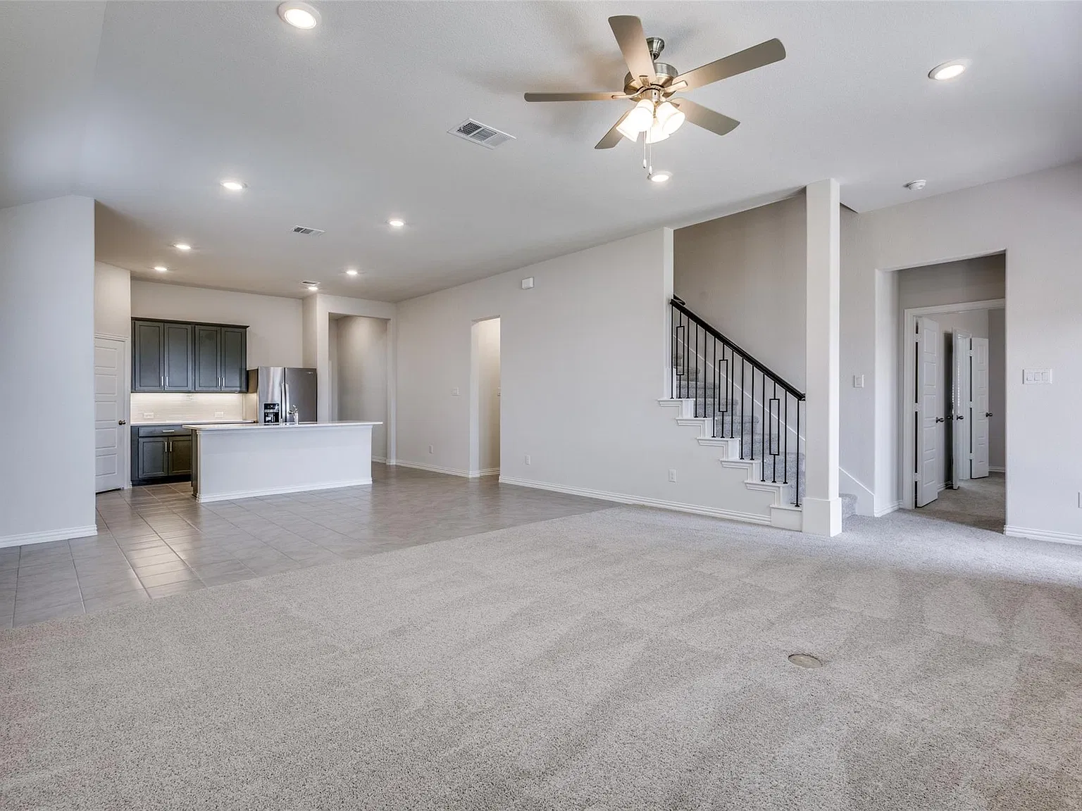 4 bed, 2.5 bath, 2341 sqft, $2,999 — Photo 3
