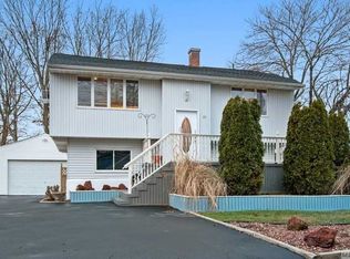 22 Salem Ln, Selden, NY 11784