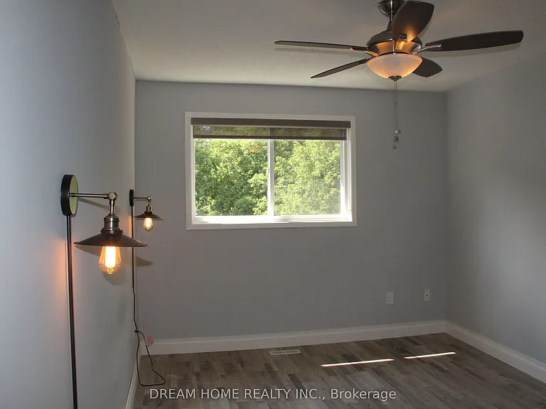 50 Pickett Cres — Photo 17