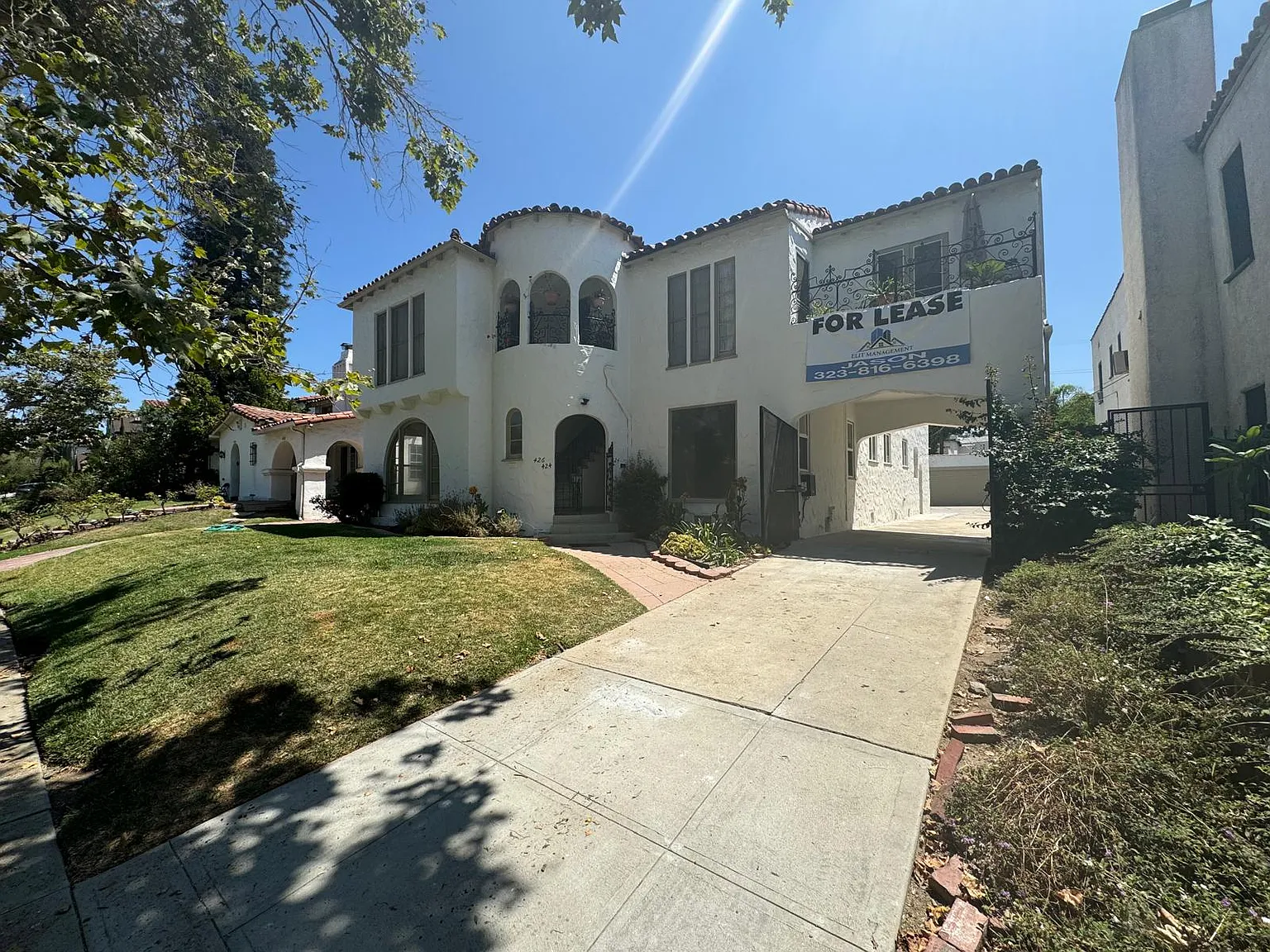 424 N Orange DR — Photo 2