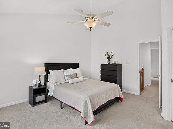 5th image of 45555 Whitcomb Sq
