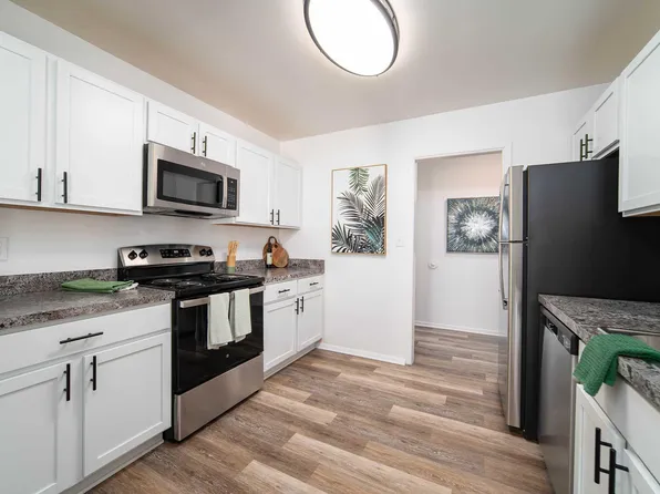 The Crossroads At Southfield Apartments