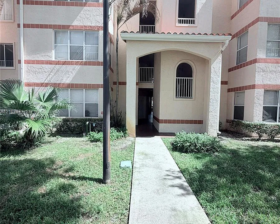 3450 Pinewalk Dr N #438
