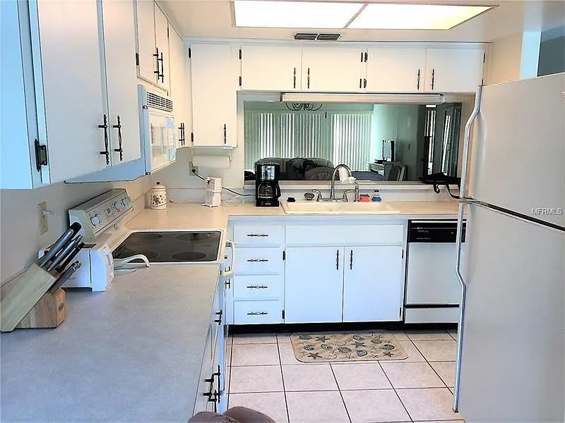 2 bed, 1034 sqft, $1,695 — Photo 1