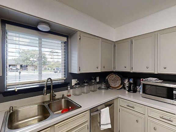 5th image of 1209 W Taos St