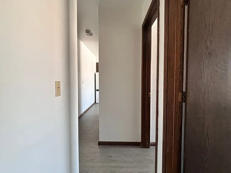910 Richard Dr — Photo 4