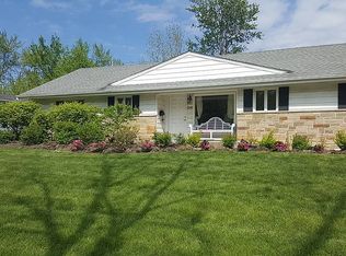 2543 S Green Rd, Beachwood, OH 44122