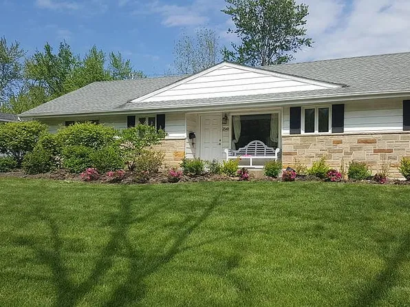 2543 S Green Rd, Beachwood, OH 44122