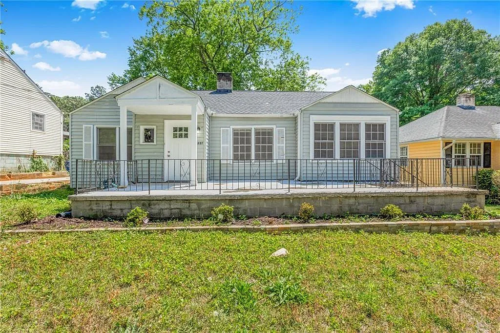 3 bed, 2.0 bath, 1328 sqft, $1,399 — Photo 1
