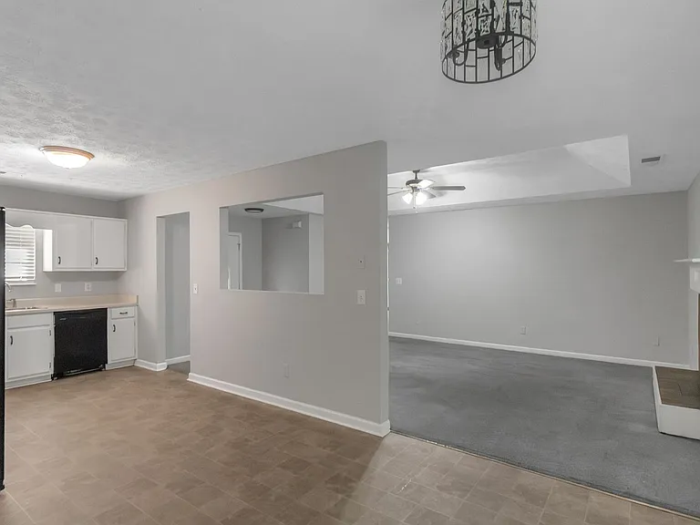 585 Mountainview Dr — Photo 5