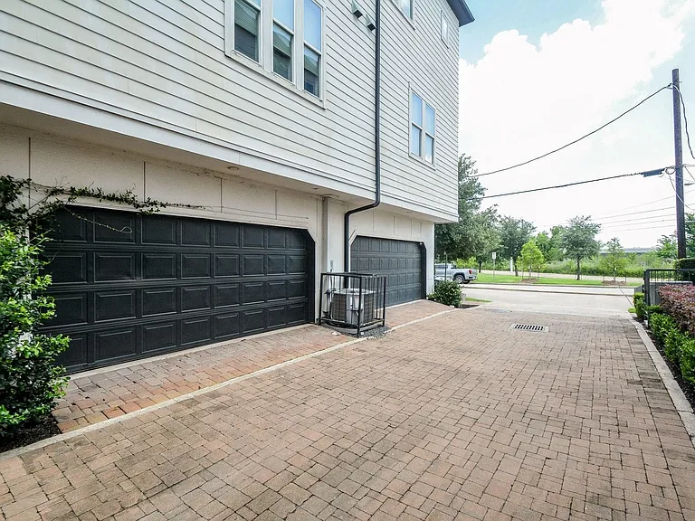 2960 Rusk St — Photo 24