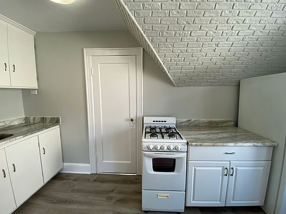 Eat-In Kitchen