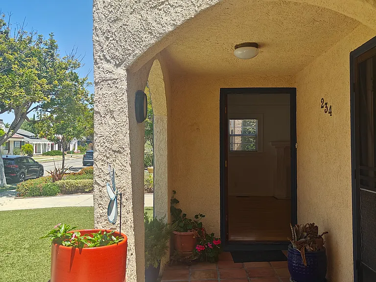 234 Roswell Ave — Photo 3
