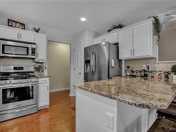 3rd image of 1494 Evergreen Dr