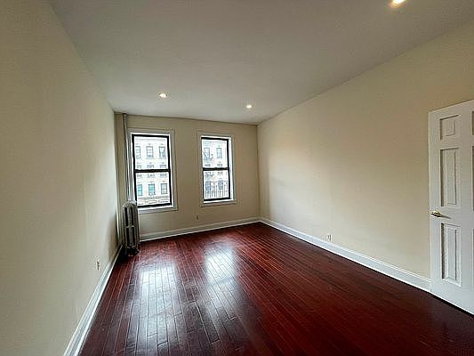 5th image of 929 Saint Nicholas Ave #4E