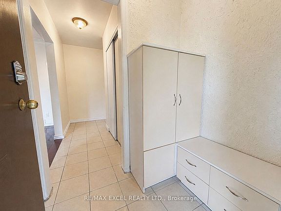 2nd image of 39 Commons Dr