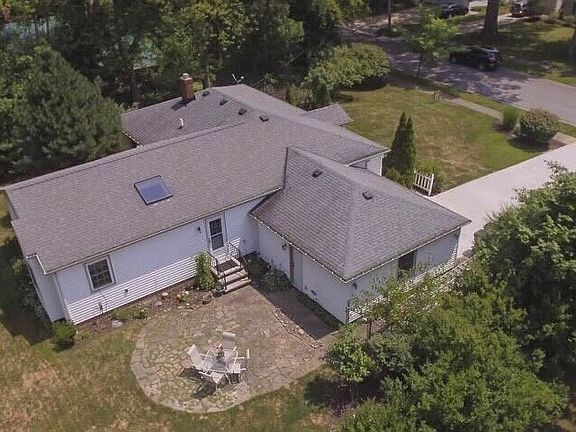 3rd image of 30916 Bexley Dr