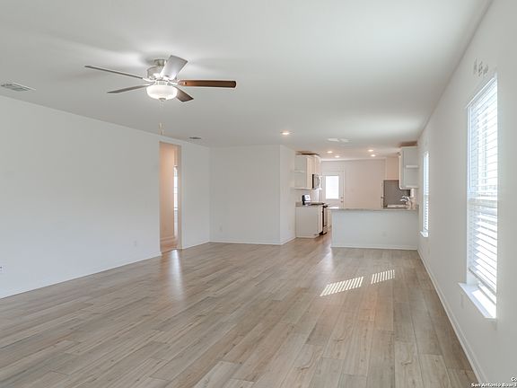 5th image of 12114 Luckey Villa