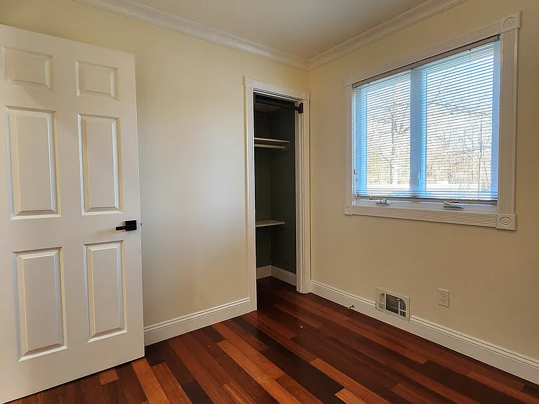 1029 Merriam Rd — Photo 10