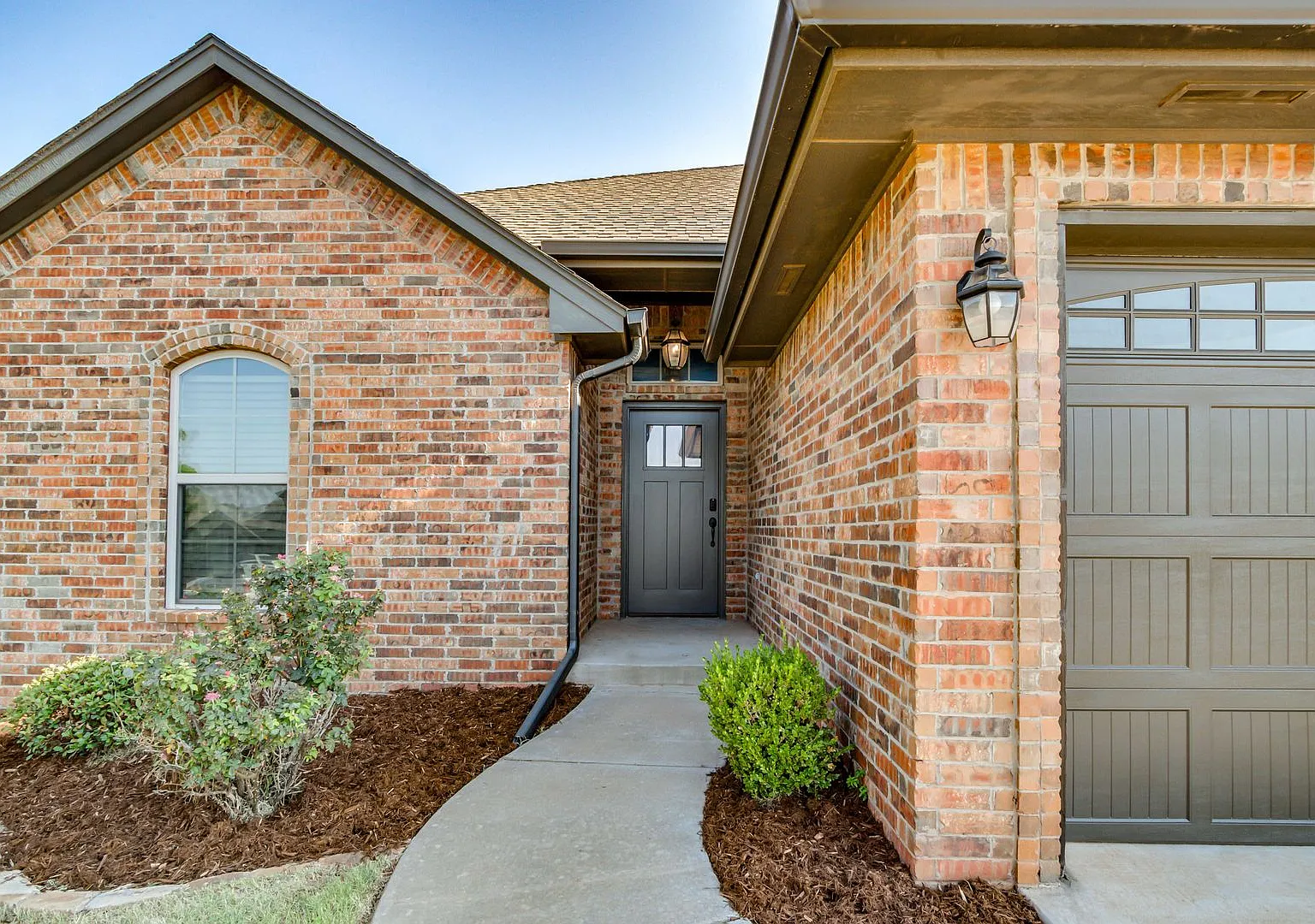 *Move In Special * 3 Bedroom 2 Bath 3 Car Garage - Edmond — Photo 3