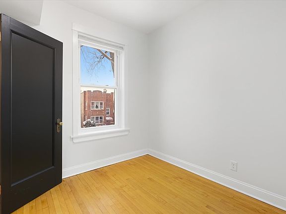 5th image of 2441 N Avers Ave #2