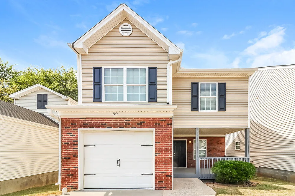 3 bed, 2.5 bath, 1581 sqft, $1,580 — Photo 1