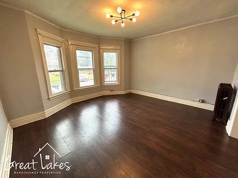 645 Gladstone St — Photo 9