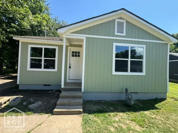 704 W Davis St, Piggott, AR 72454