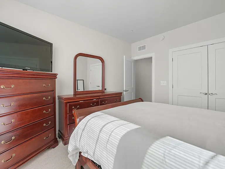 707 Thomas Ln #A — Photo 14