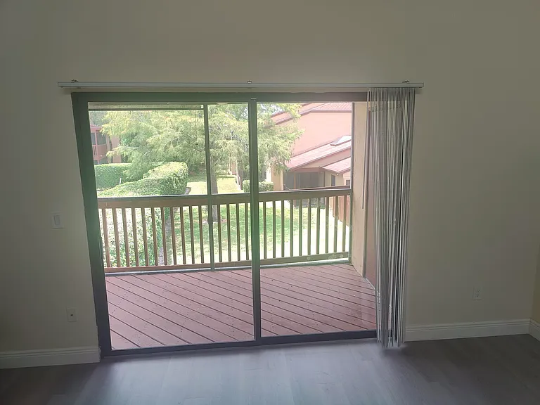 302 Lakeview Dr E #302 — Photo 8