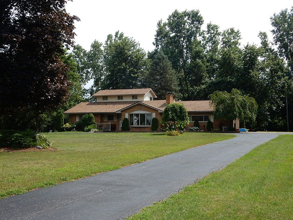1st image of 28325 W Huron River Dr