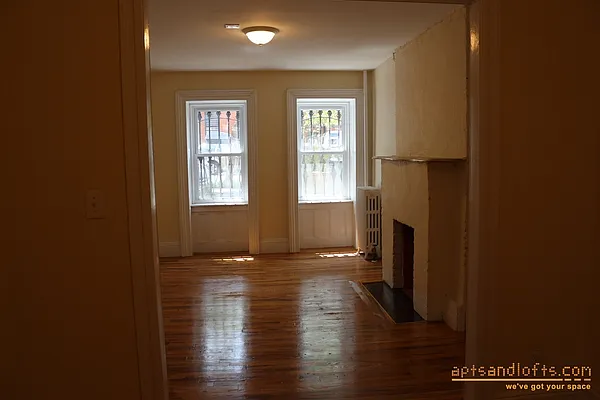 Rented by aptsandlofts.com | media 21