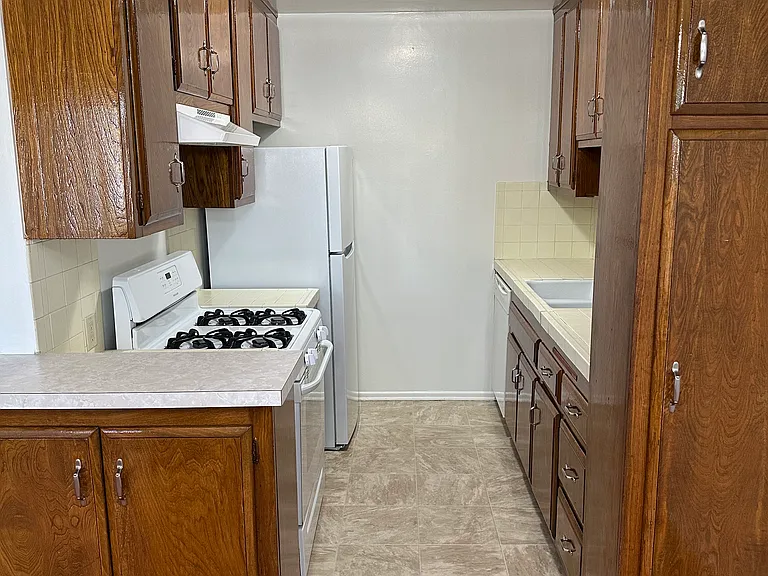 1411 N Poinsettia Pl #202 — Photo 5